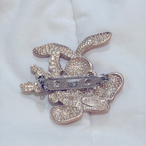 Vintage Easter brooch signed AJMC carrot rinstones - Picture 2 of 2